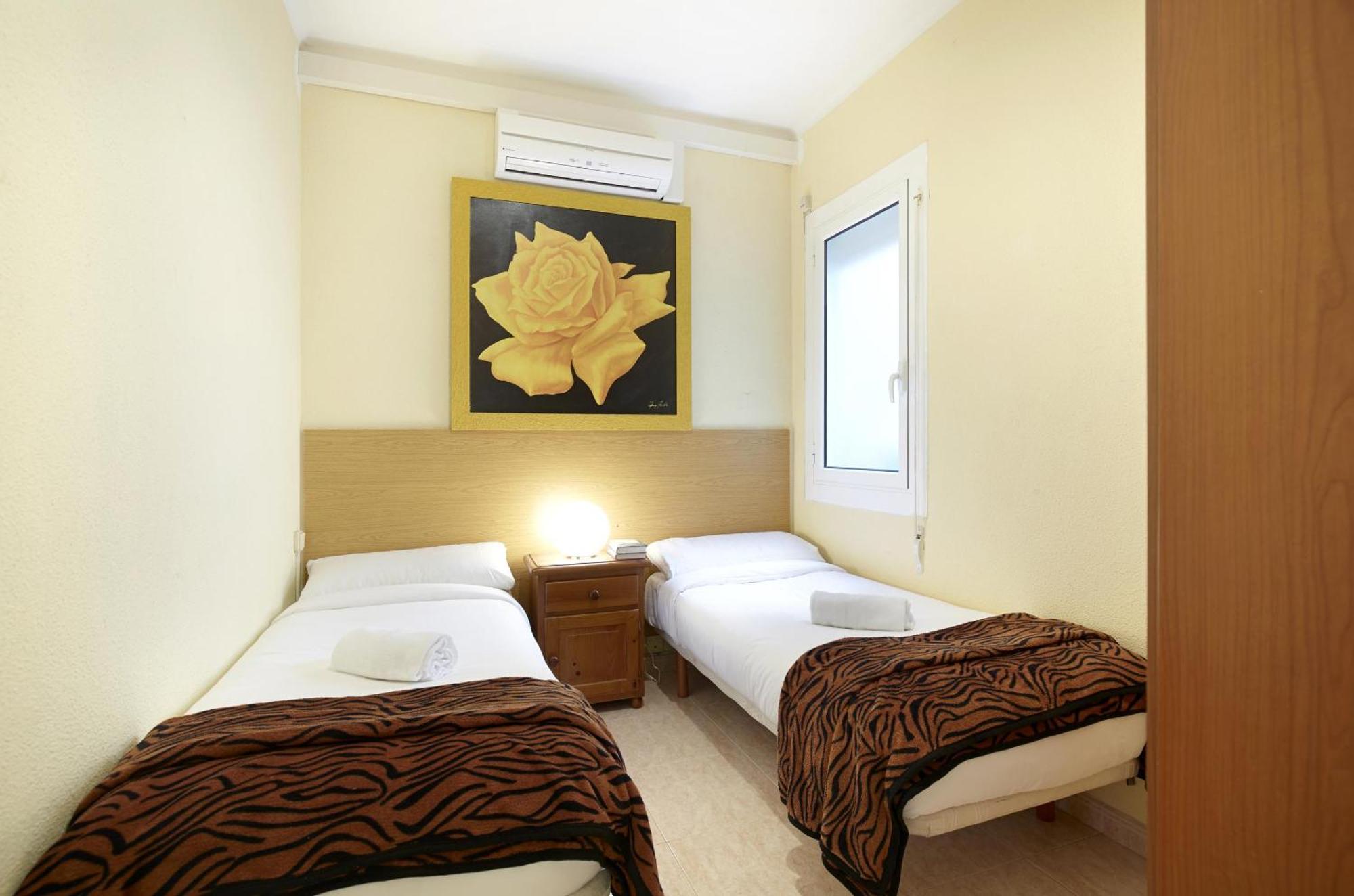 Apartamentos Calvet Barcelone Extérieur photo