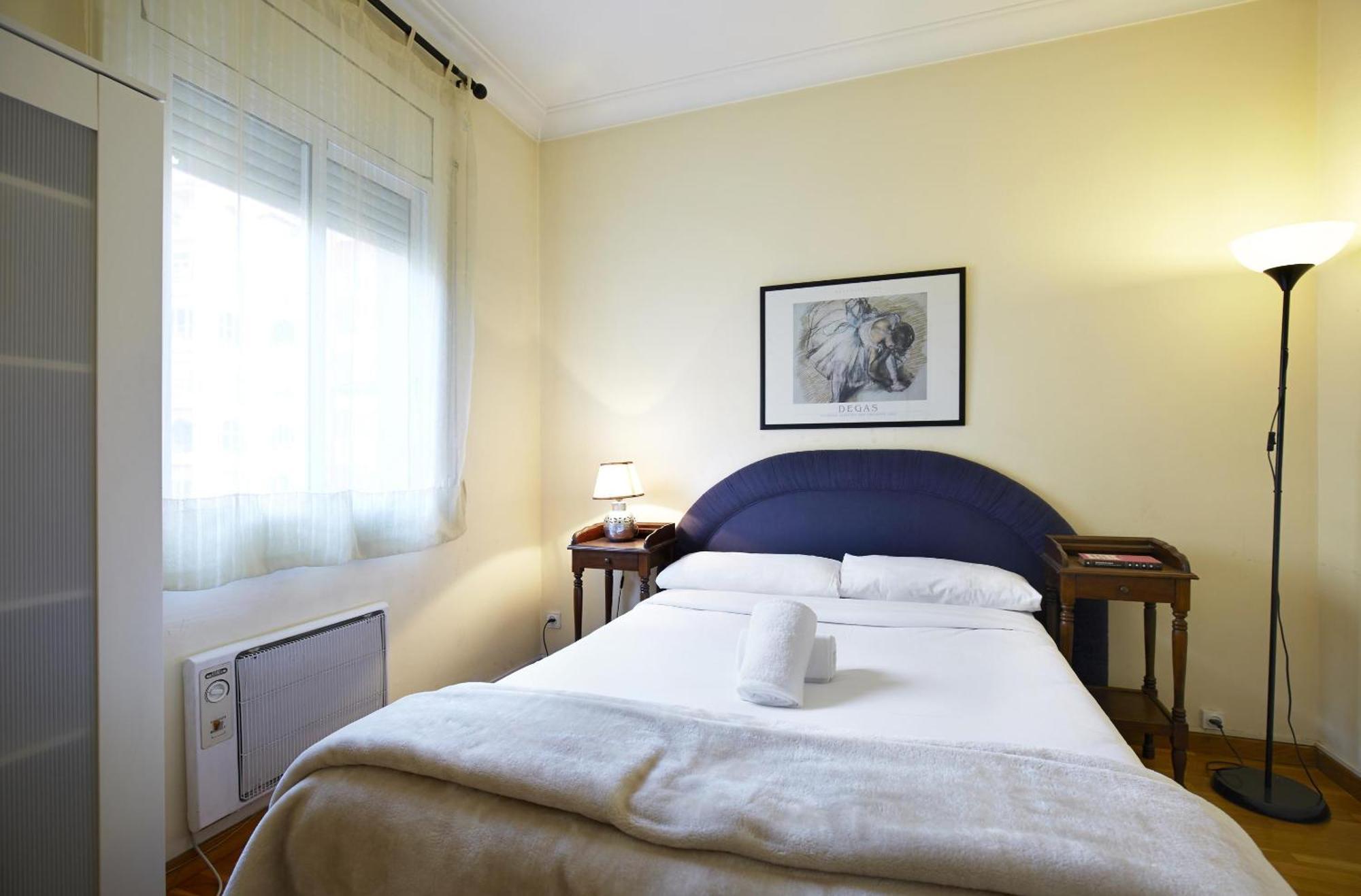 Apartamentos Calvet Barcelone Extérieur photo